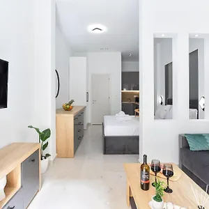 New Luxury In Downtown Selanik