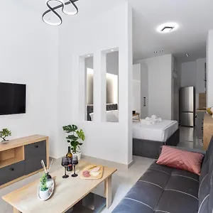 New Glamorous In Downtown Selanik