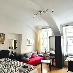 Daire Msq Diana - 10 Min From Center - Free Coffee And Tea - High Speed Internet