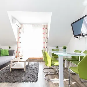 Daire Karmeliter Flat | Contactless Check-in